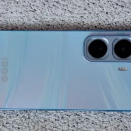 12月“闭眼入”的3款直屏手机