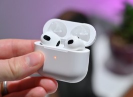 低配版AirPods要来了？苹果正在努力研发...