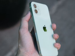iphone12用多少w的充电器？