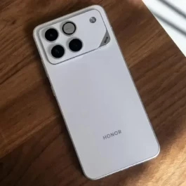 荣耀诞生“新卷王”，第五代骁龙8至尊版+10000mAh，国补后再度“卖断货”