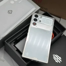 2025最受年轻人“欢迎”的4款手机，超有个性的同时配置也“拉满”