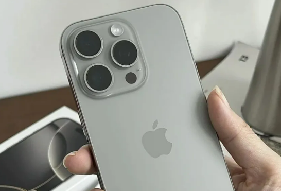 看似完美的小屏旗舰！iPhone 15 Pro 两大硬伤无法避开