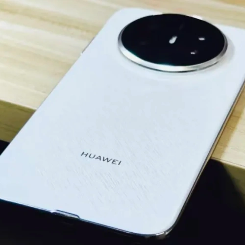 华为Mate70 air：曾经被骂得有多狠，现在被捧的就有多高