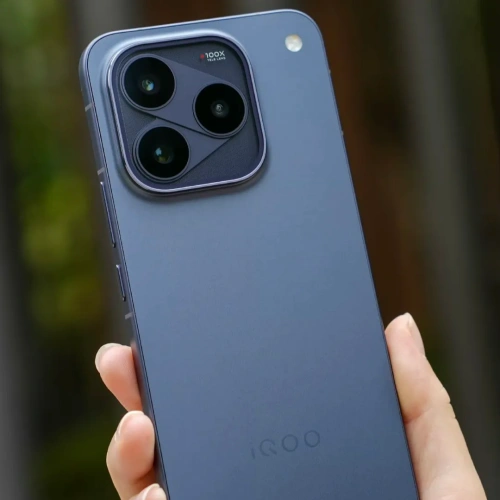 iQOO 16评测：比Pro Max还猛，价格还更便宜，这才是今年最香性能旗舰